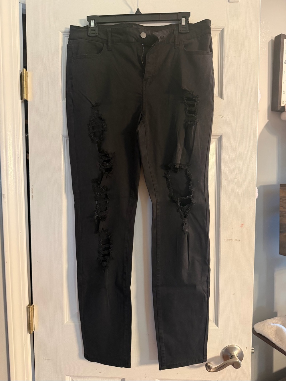 Fashion nova Black Distressed Skinny Jeans size 15